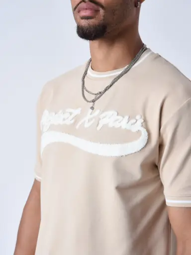 T-shirt style universitaire avec logo